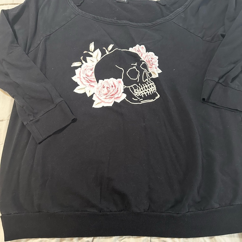 Torrid 3 Black Sweatshirt with Skull and Roses Design